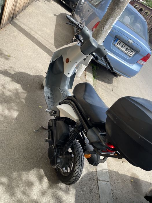 Scuter fara permis Peugeot