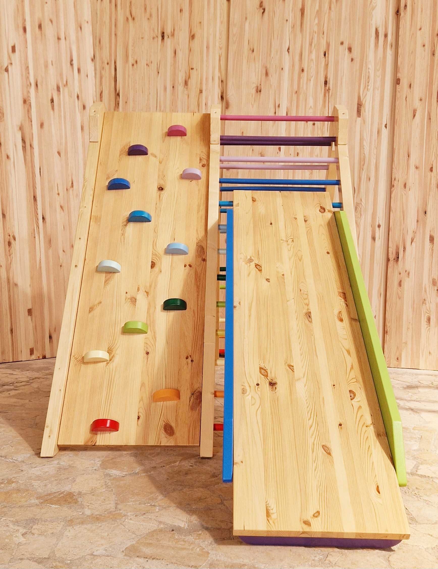 Ansamblu de catarare cu doi pereti de escalada si tobogan