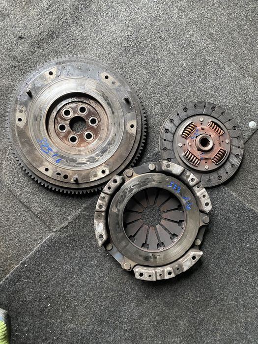 Сцепление в сборе на мазду 323 1.6 маховик фередо корзина