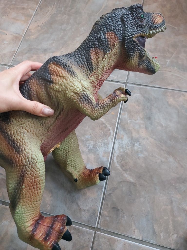Динозавр большой резиновый со звуком