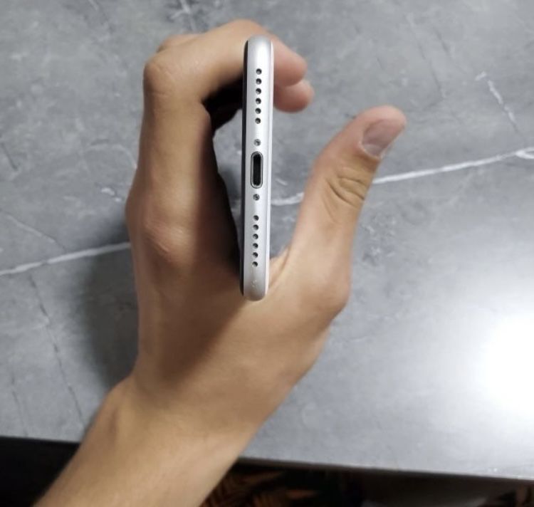 Iphone SE idial 128 talik
