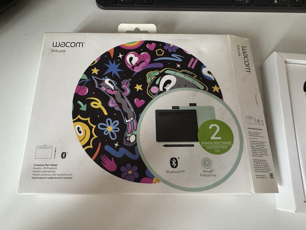 Wacom Intuos Small Bluetooth - графический планшет