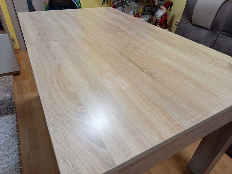 трапезна маса  за хранене