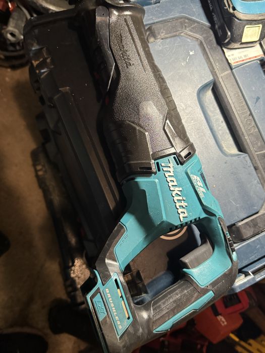 Makita DTM50 DJR187 fierastrau