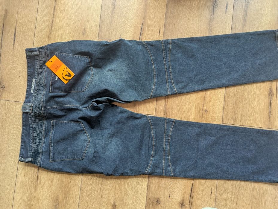 Мъжки дънки. Нови