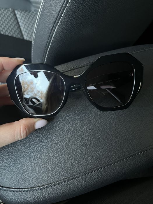 Слънчеви очила Prada
