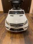 Кола за бутане Mercedes GL63 кола за яздене