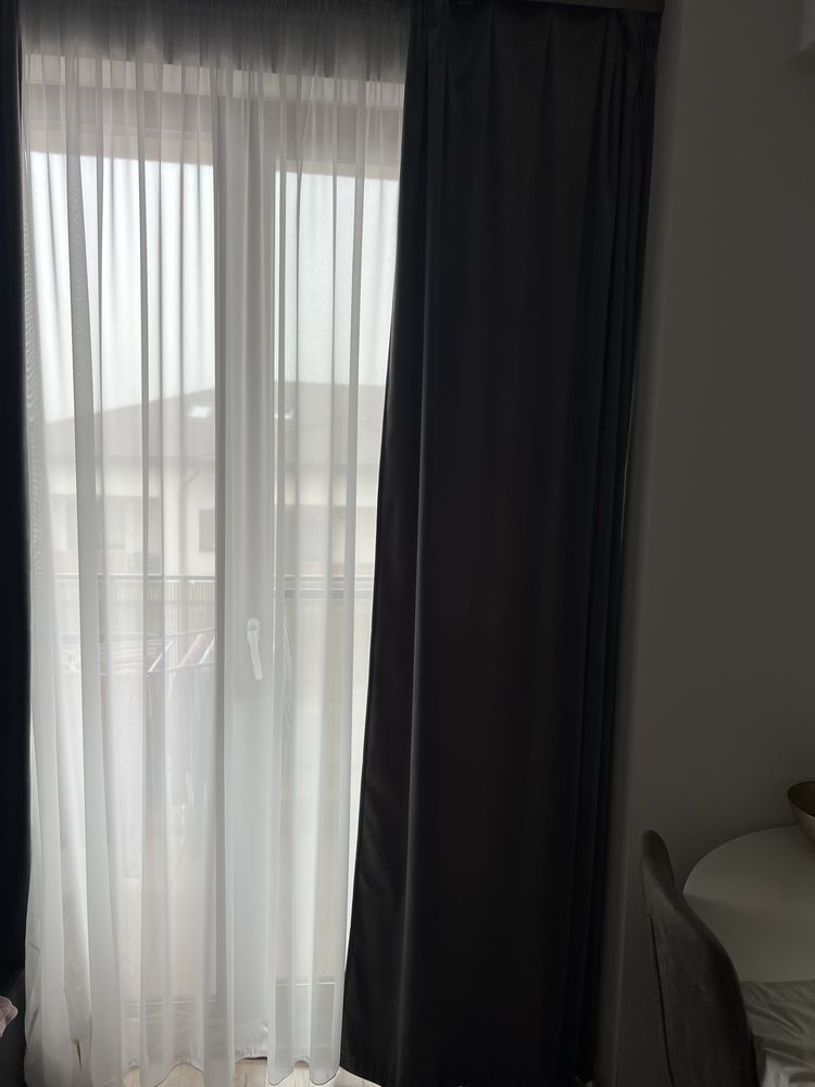 Vând 2 seturi de draperii culoare gri și bej 2,5x2 m
