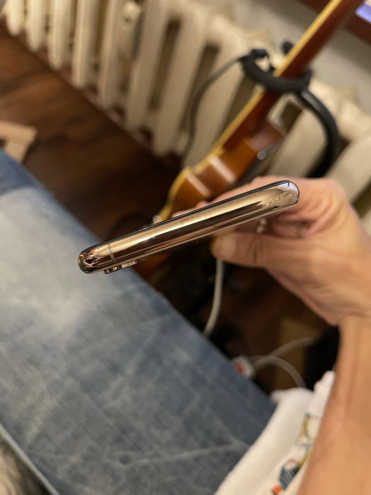 *IPHONE XS в перфектно състоянние*Black friday