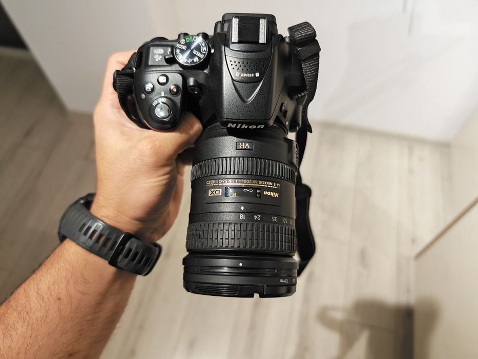 Vând obiectiv Nikon 18-200