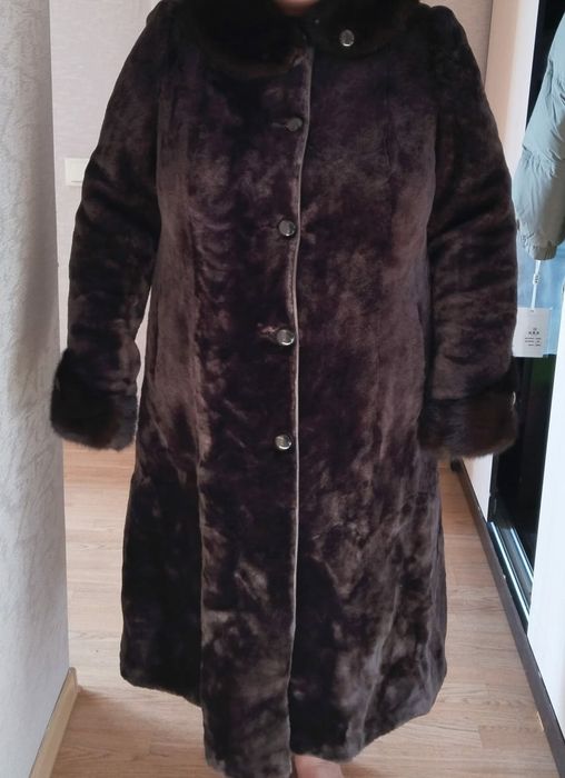 Шуба мутон(воротник норка)  новое