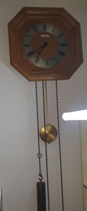 Ceas mecanic cu pendul și greutati