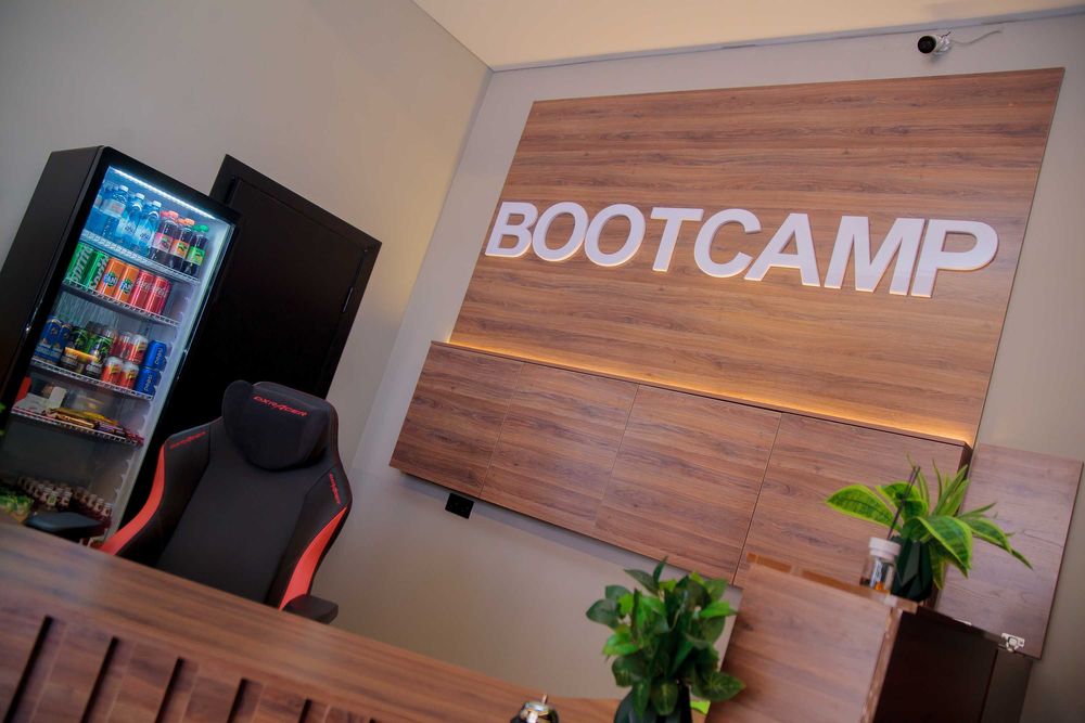 Продам ресепшен бар в хорошем состоянии