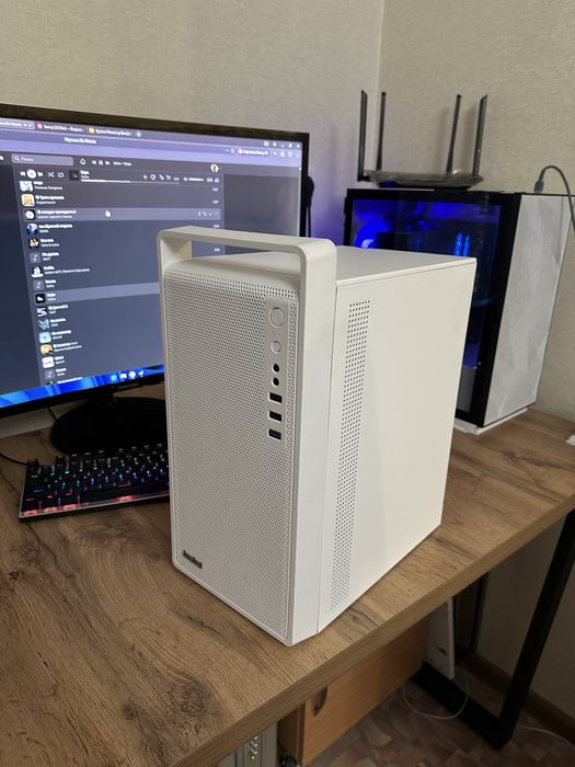 Корпус AeroCool CS-109 белый