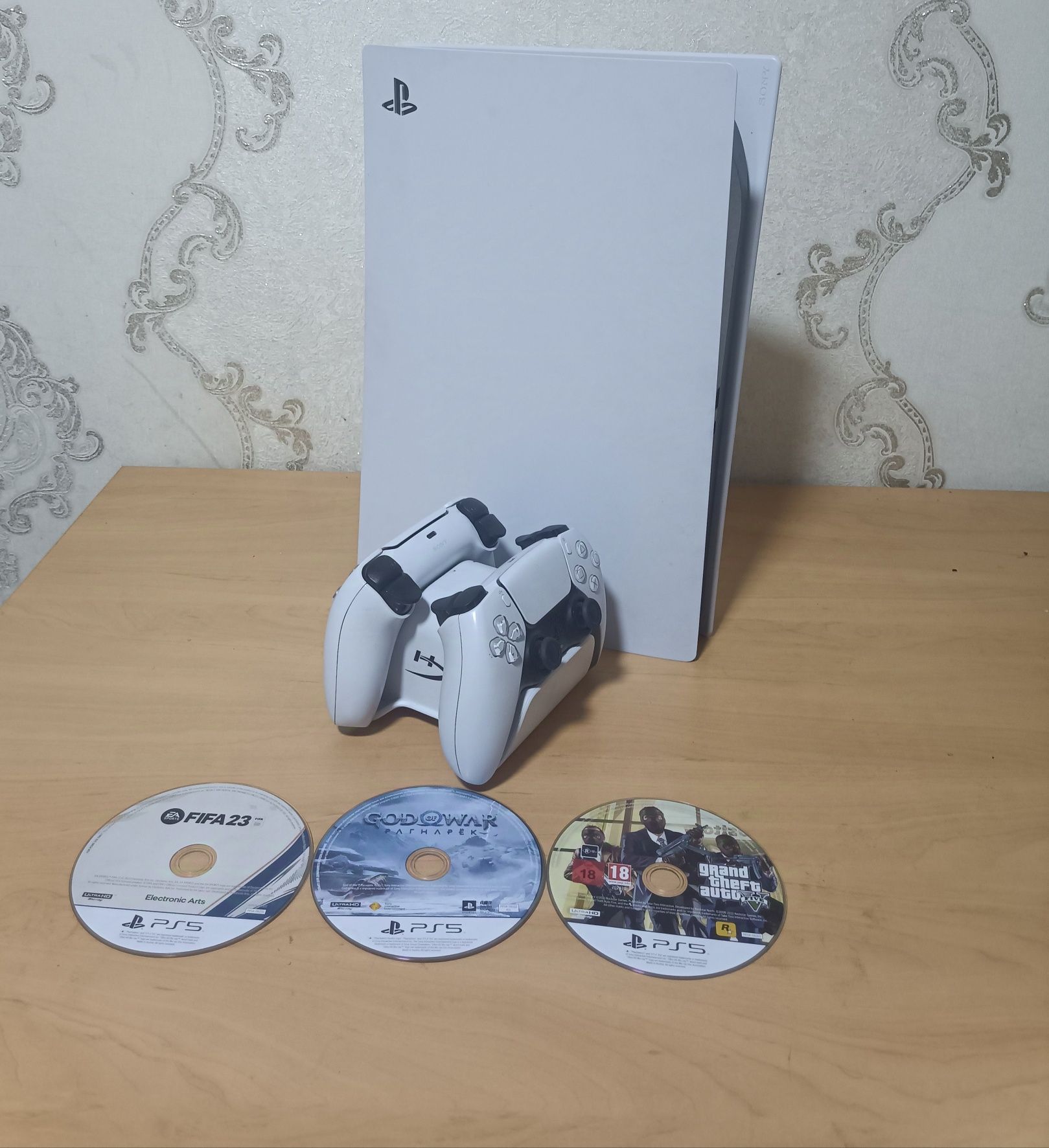 Sony PlayStation 5 в отличном состоянии