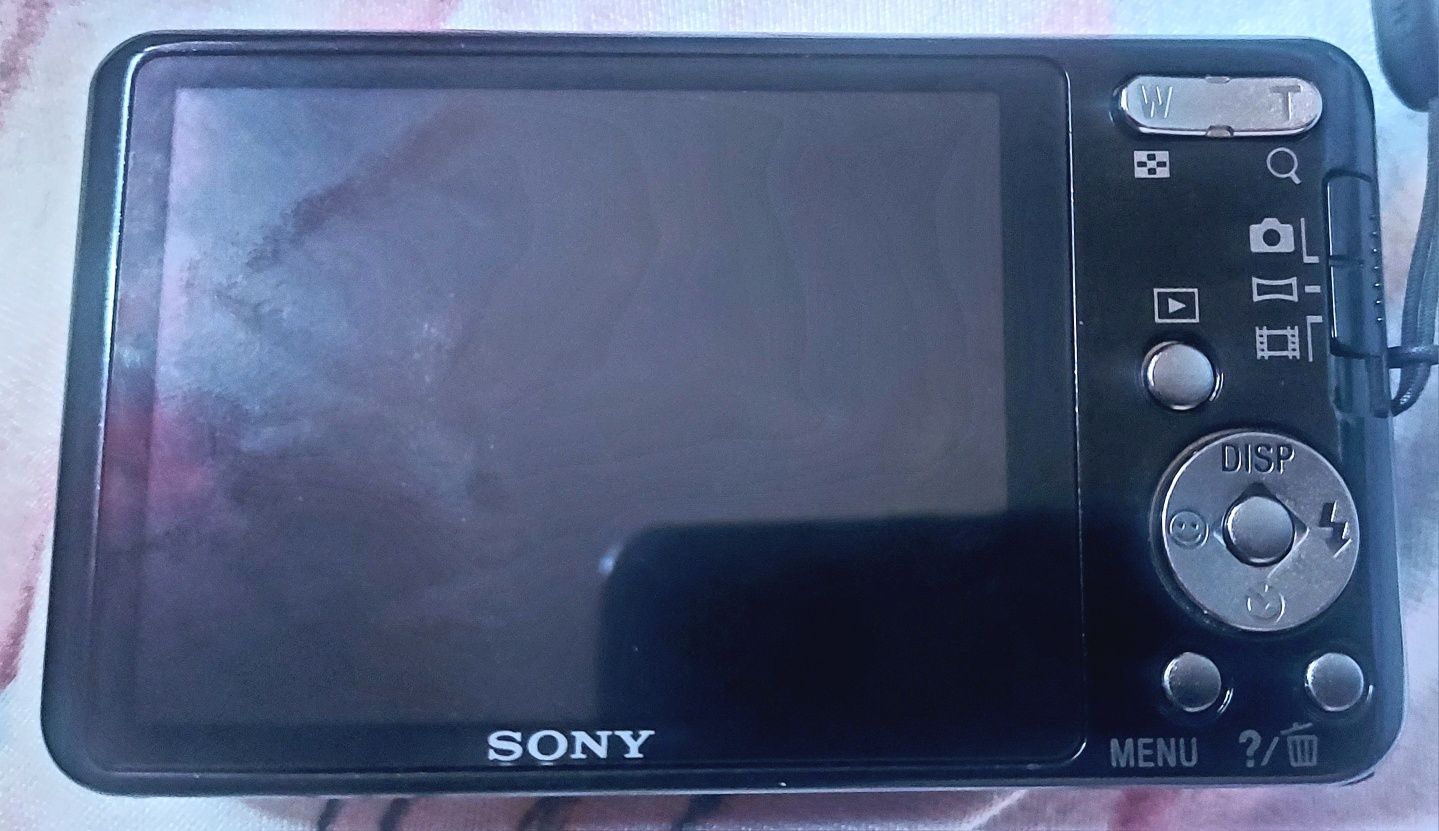 Продам цифровой фотоаппарат Sony