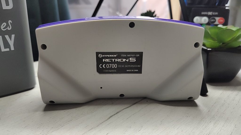 Controller Hyperkin RetroN 5 – Compatibil cu RetroN 5 și alte sisteme.