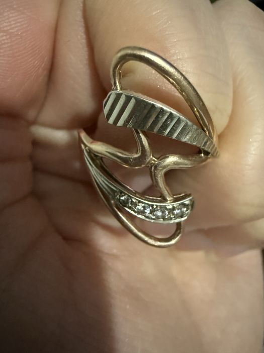 Продам золотое кольцо