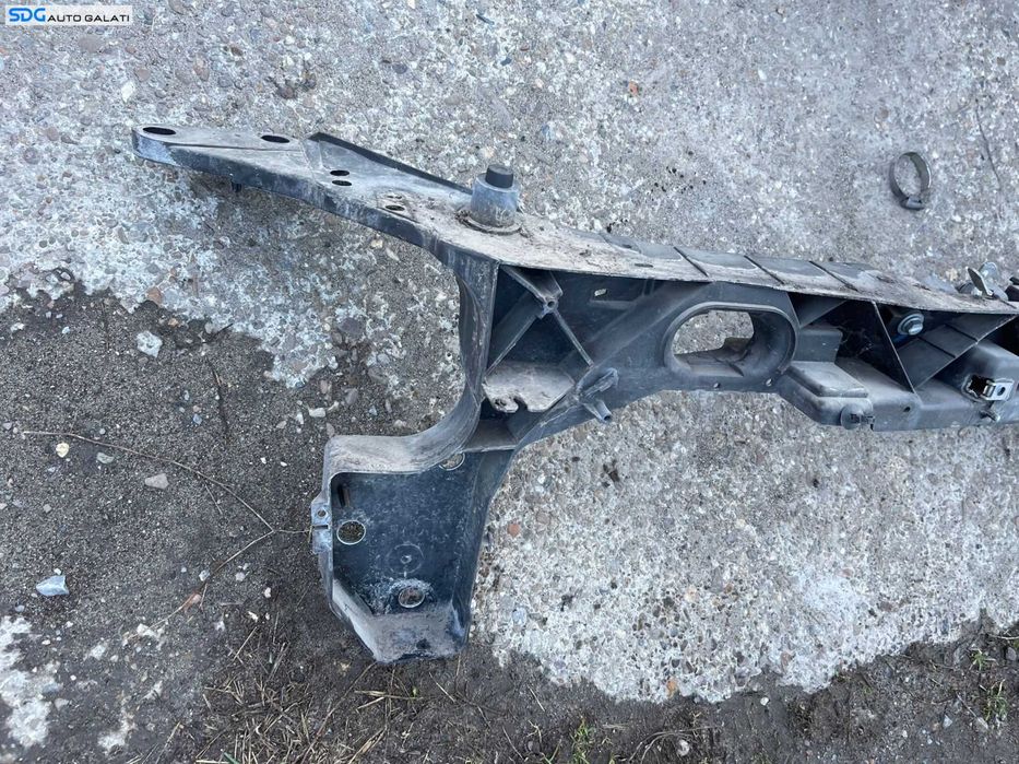 Trager Tragher Calandru Panou Frontal Suport Radiatoare Gol Renault Clio 3 2005 - 2014 Cod 8200290143 [C3674]