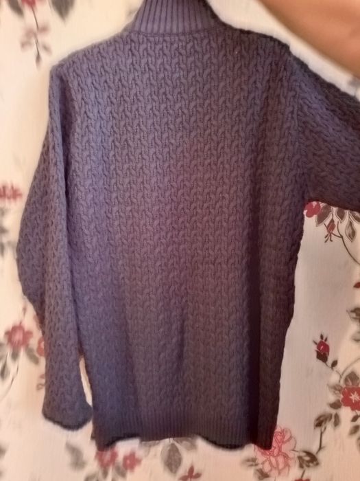 Продам кофту вязанную на зиму