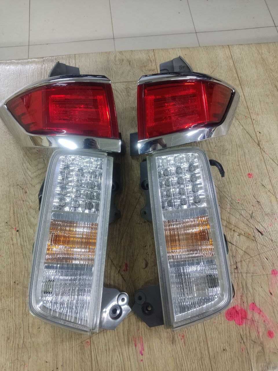 Задние фонари Nissan Elgrand E52 комплект