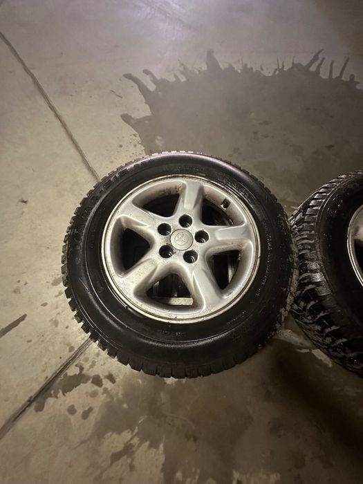 Зимни гуми с джанти 215/65/R16 от Тойота Рав4 (Toyota RAV4)