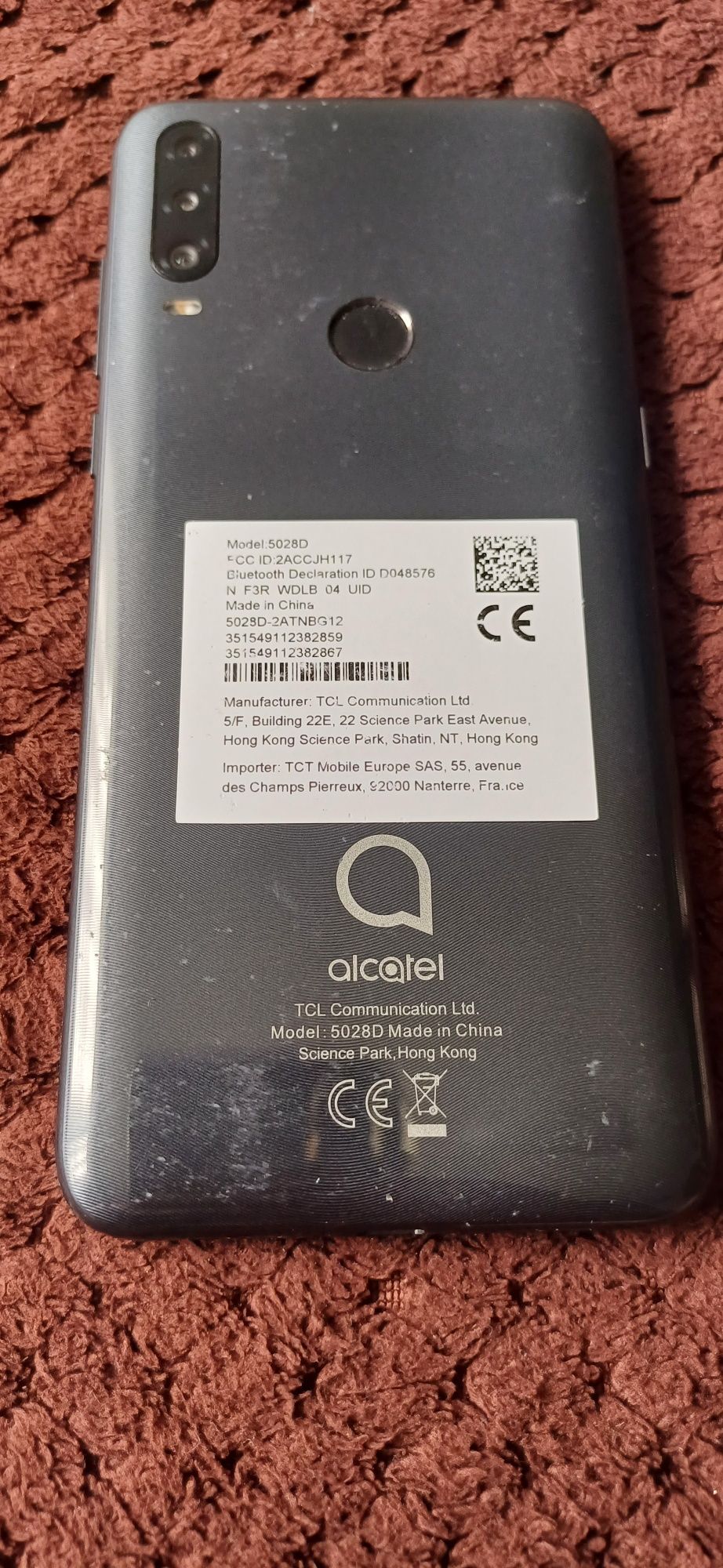 Продавам два телефона Alcatel