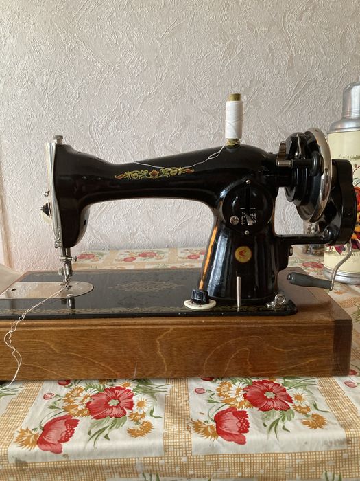 Продам швейную машинку