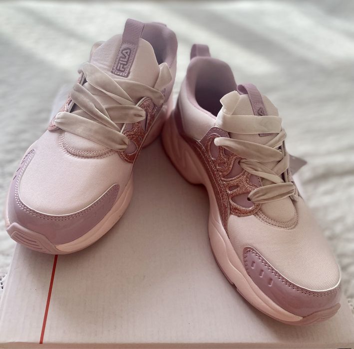 Продам  новые кроссовки на девочку