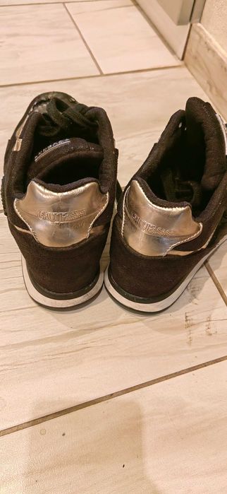 Дамски кецове Guess 37