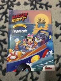 Carte Mickey si pilotii de curse-la pescuit