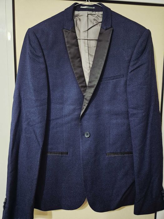 Официален мъжки костюм