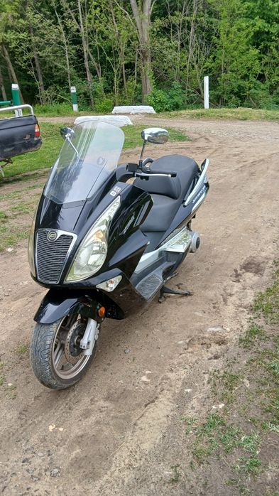 Vând scuter CF MOTO cu motor de 250 cmc