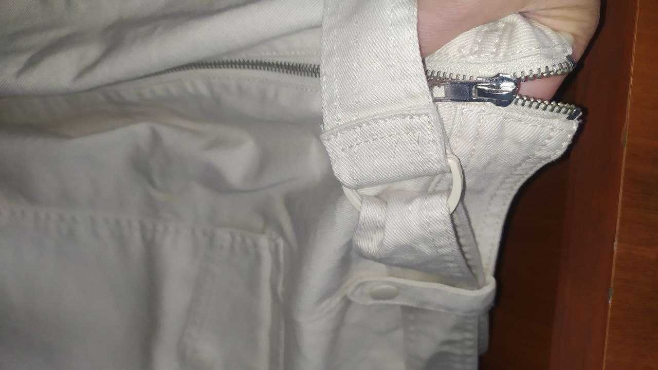 Продается джинсовая белая юбка трапеция "Глория Джинс"размер L на XL