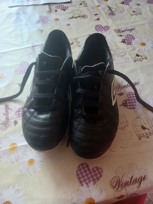 Vând adidasi fotbal