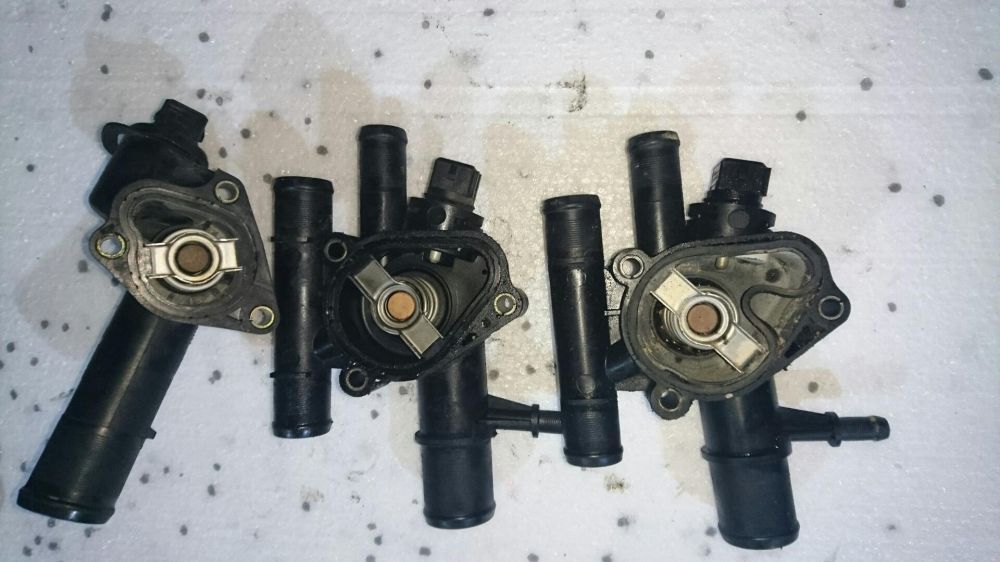 Corp carcasa termostat Renault laguna trafic opel vivaro 1.9 dci