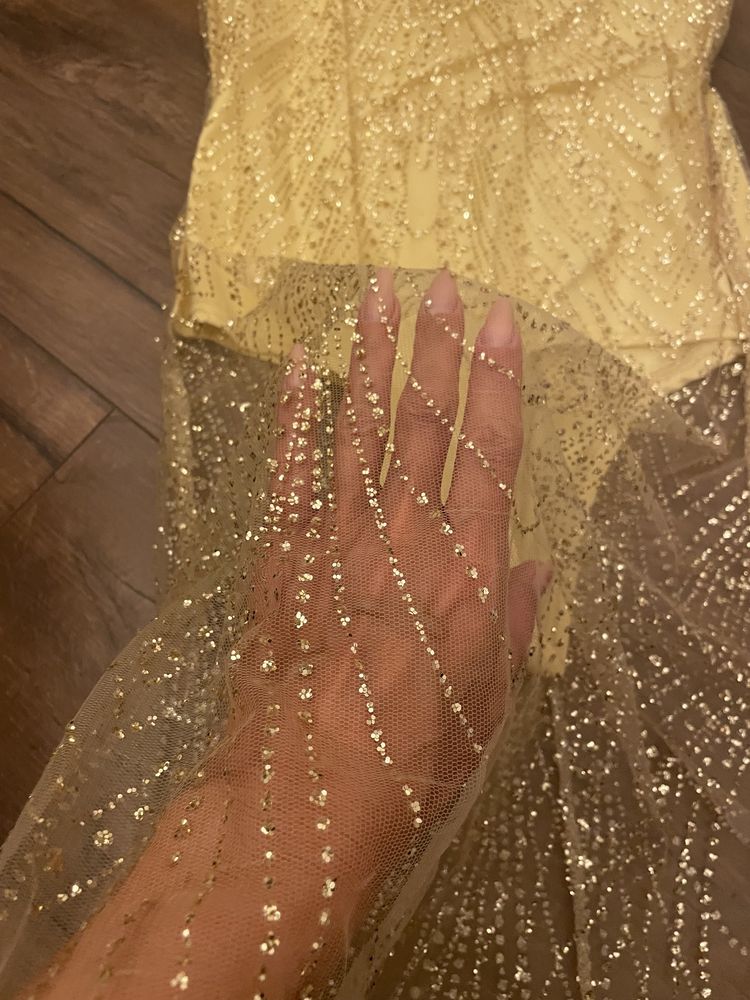 Rochie transparentă strălucitoare cu body