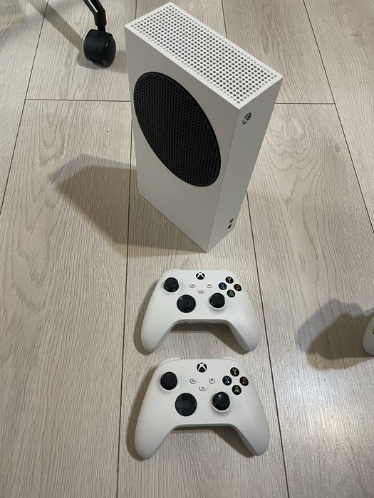 Vand xbox series S cu 2 manete