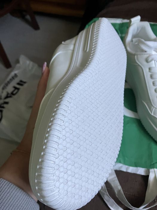 Чисто нови дамски бели кецове