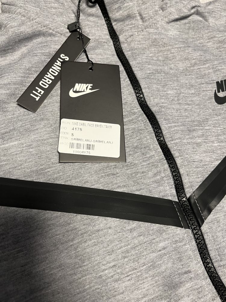 Nike Tech Fleece Екип Сив