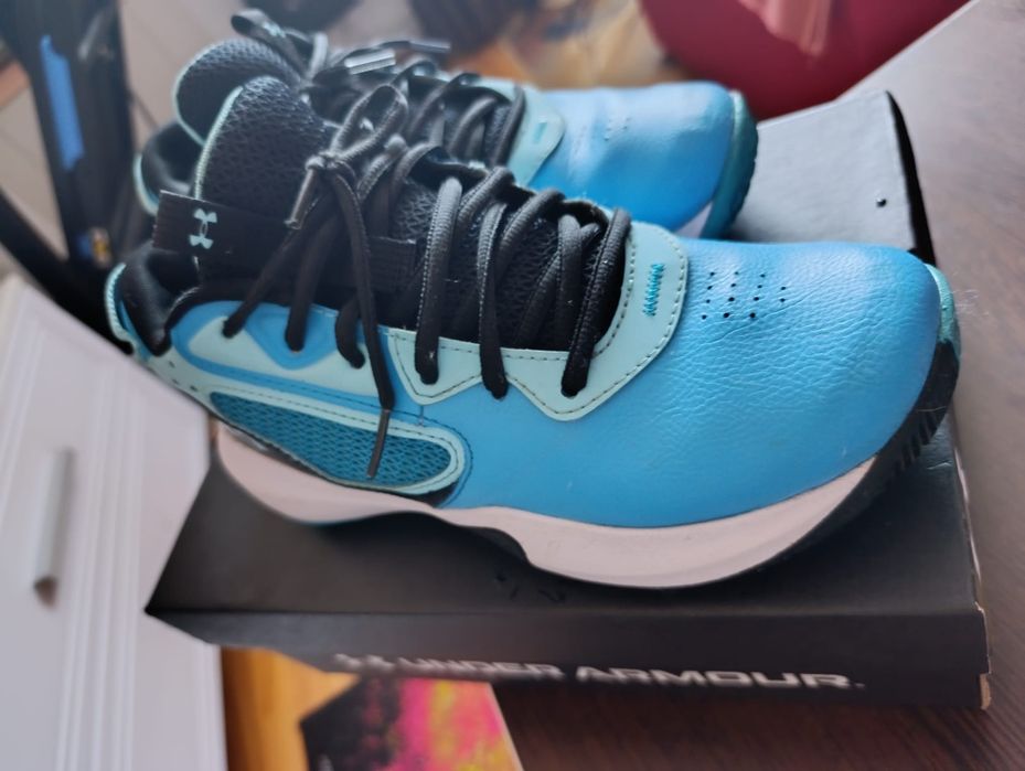 Adidași Under Armour