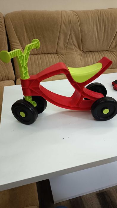 Bicicleta copii fara pedale folosita o data în casa