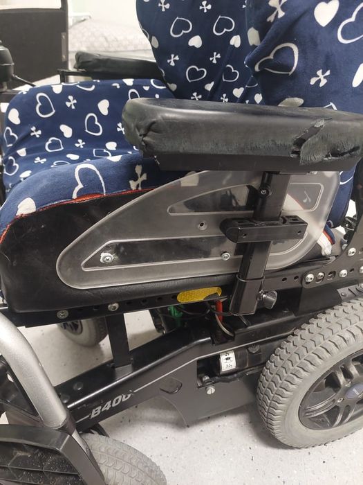 Продам инвалидную коляску