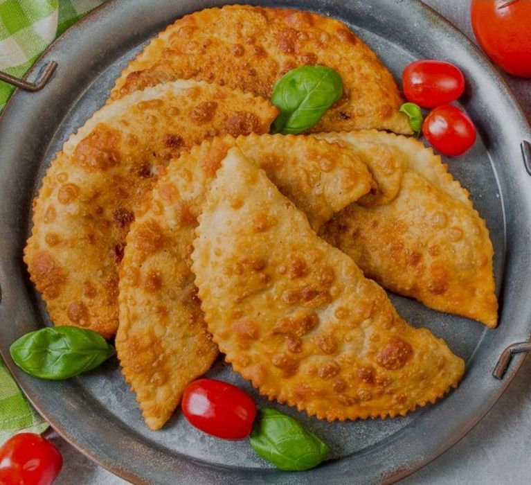 Чебуреки, долма, чебупели