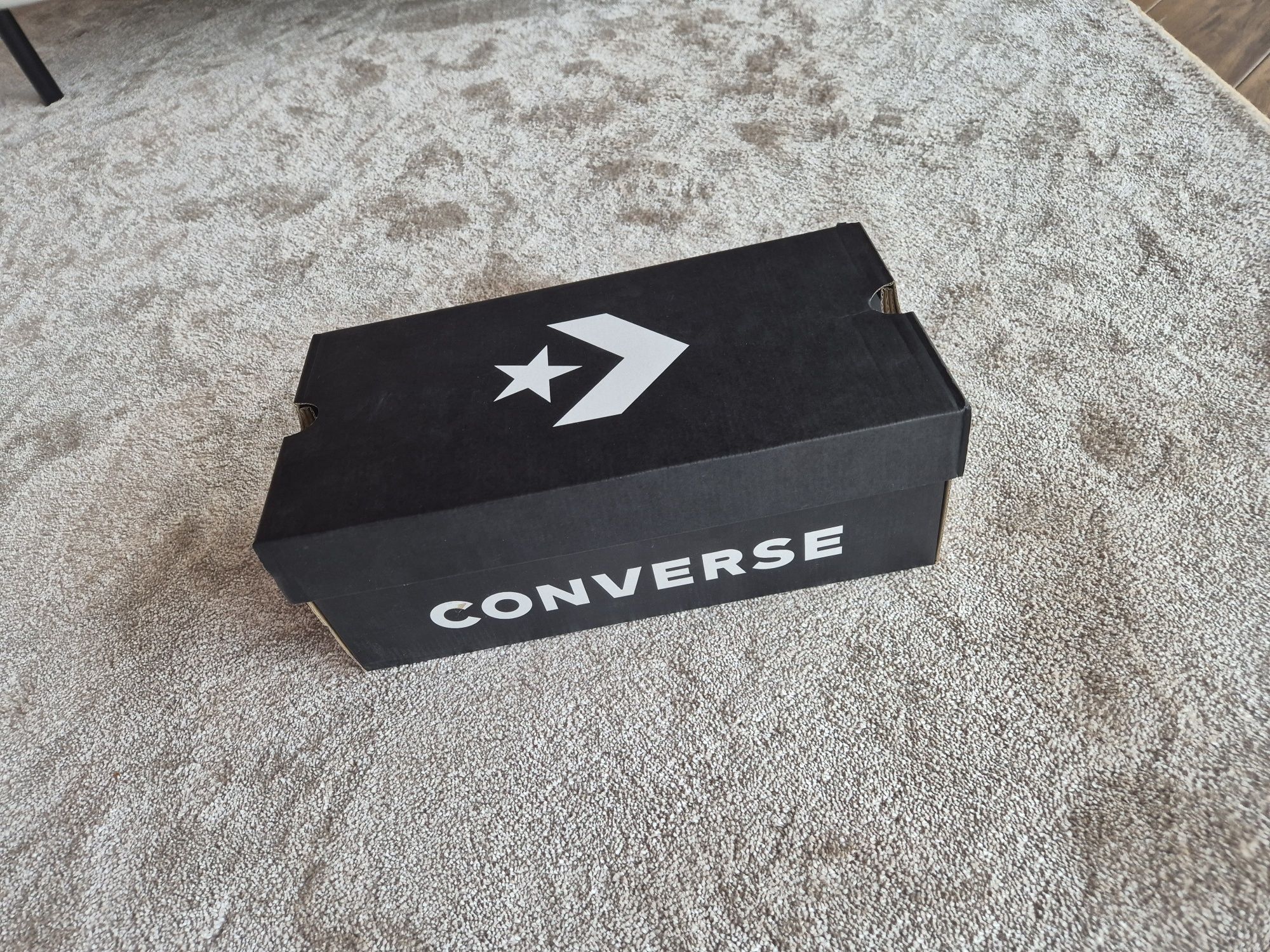 Обувки на Converse