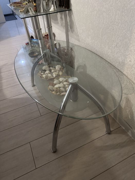 Стол журнальный стеклянный имеется торг.