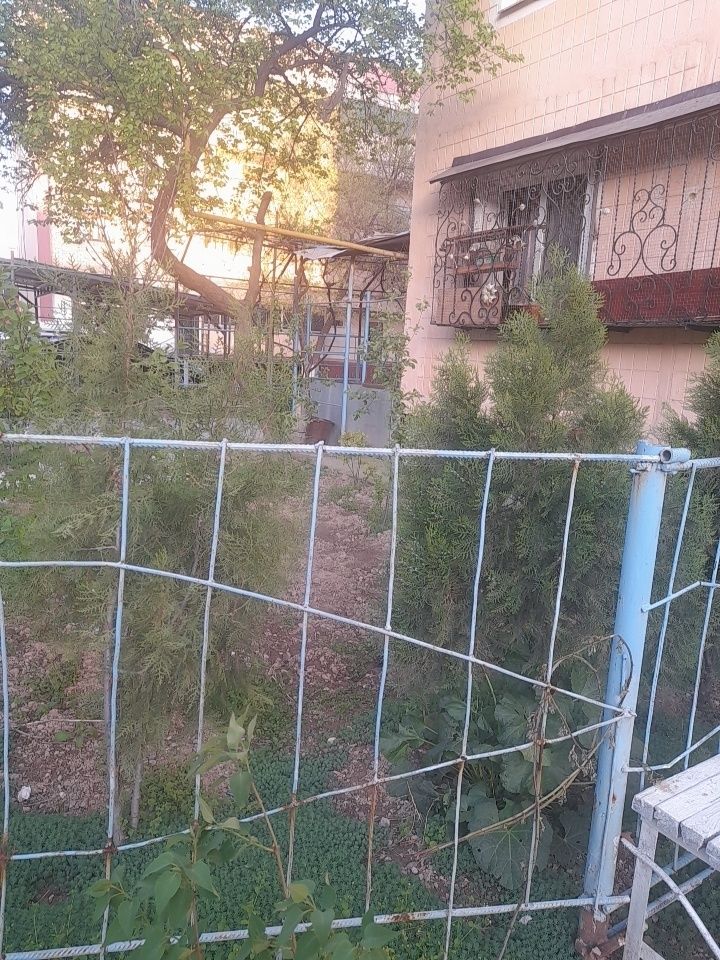 Asadobod 2 da 1-xonali 1-etaj 5-etajli dom remonti urtacha