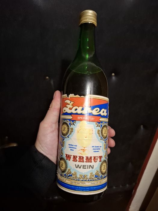 Vând  Zarea Wermut Wein din anul 1976