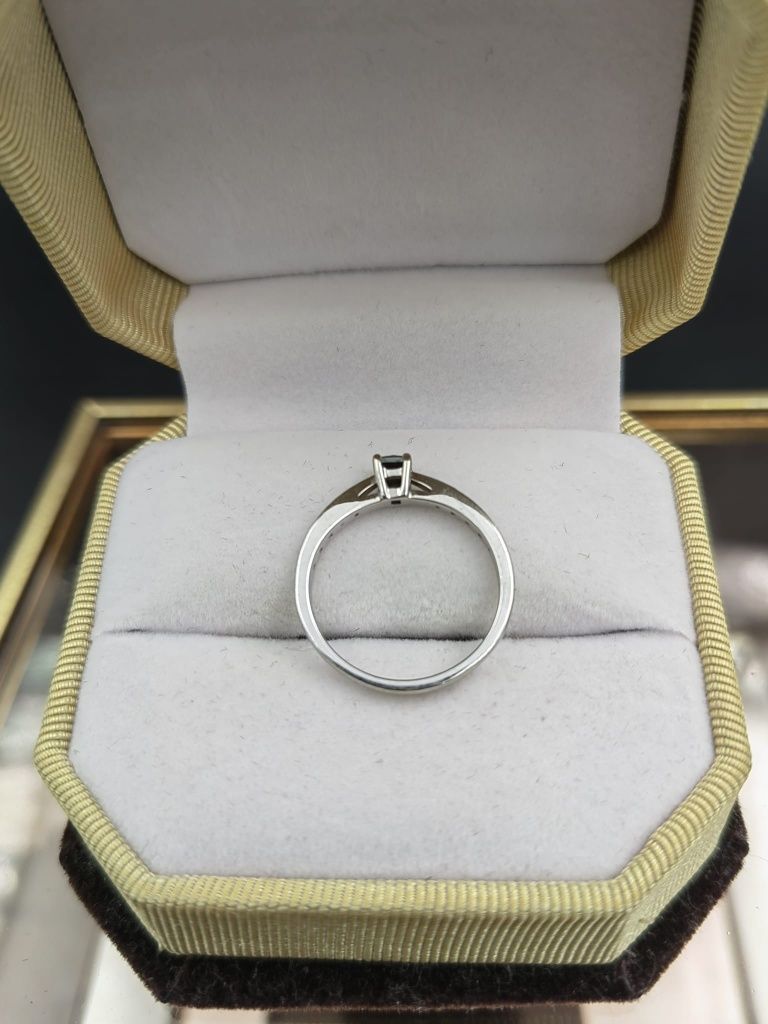 Inel din aur alb 14K cu diamant negru