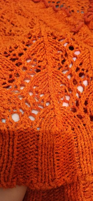 Продам вязаный (крупной вязки) пуловер с V- образным вырезом